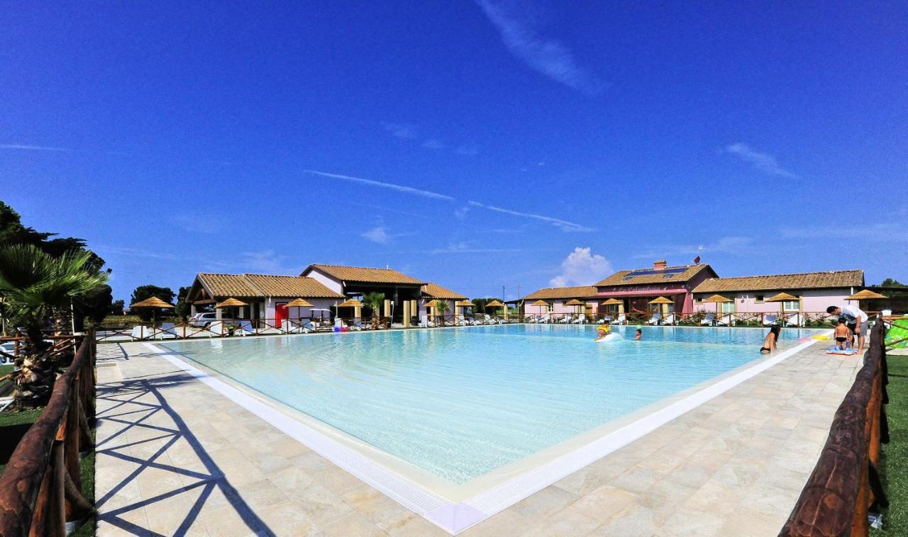 Fattoria Palazzeta - Pet & Family Friendly Aparthotel Cecina  Bagian luar foto