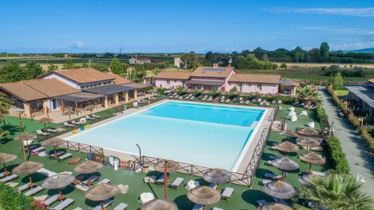 Fattoria Palazzeta - Pet & Family Friendly Aparthotel Cecina  Bagian luar foto
