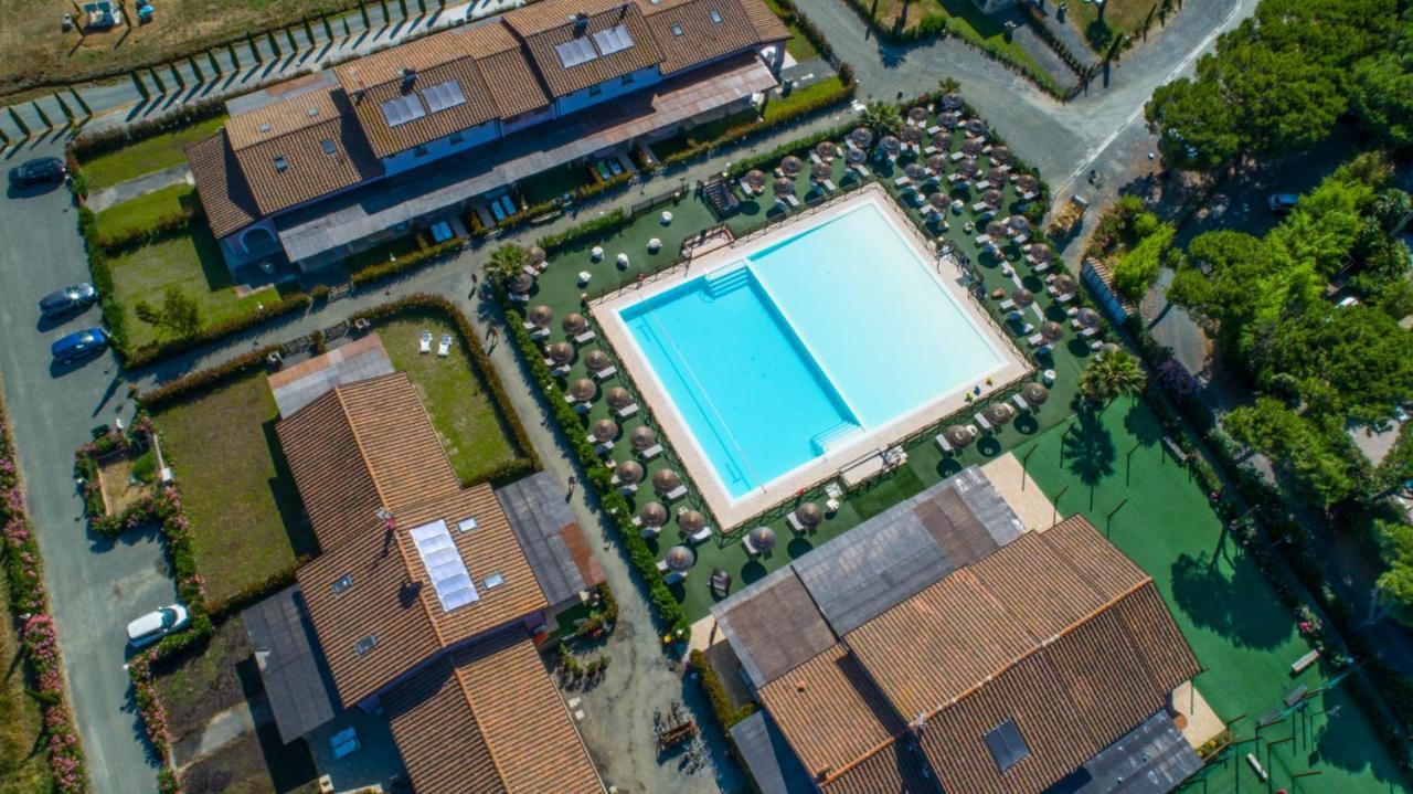 Fattoria Palazzeta - Pet & Family Friendly Aparthotel Cecina  Bagian luar foto