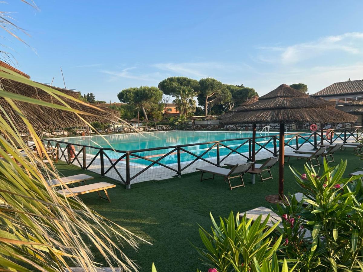 Fattoria Palazzeta - Pet & Family Friendly Aparthotel Cecina  Bagian luar foto