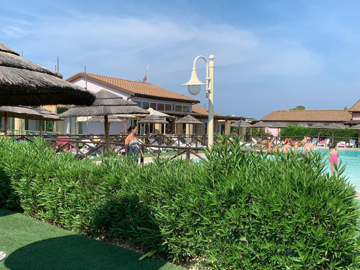 Fattoria Palazzeta - Pet & Family Friendly Aparthotel Cecina  Bagian luar foto
