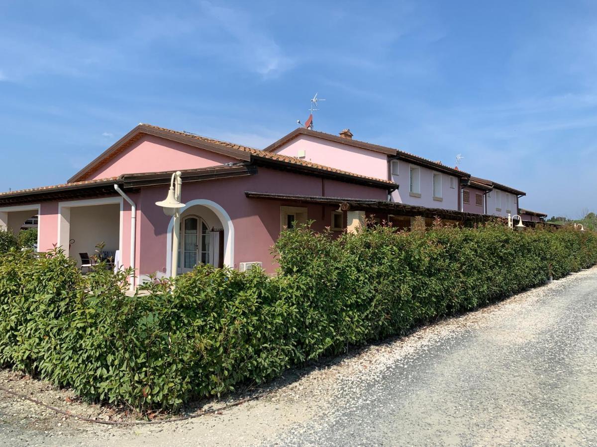 Fattoria Palazzeta - Pet & Family Friendly Aparthotel Cecina  Bagian luar foto